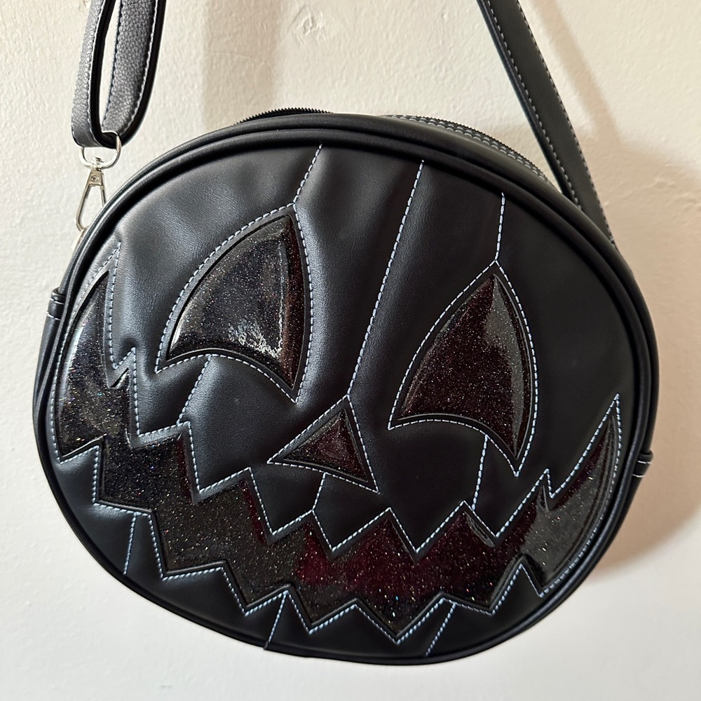 LOVE PAIN & STITCHES
PUMPKIN KULT ALL BLACK CROSSBODY *NEVER USED